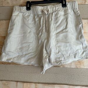 Hilary Radley Lightweight Tencel Lyocell Shorts in Beige
